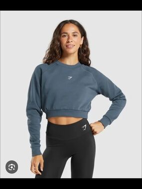 Gymshark Cropped Crew Sweatshirt in Dark Green/grey